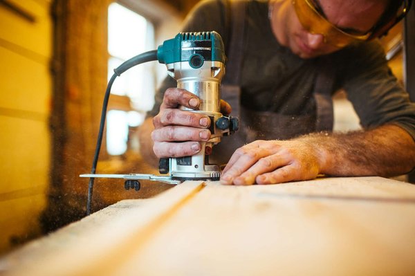 Sécurité et utilisation des outils électroportatifs : conseils essentiels pour éviter les accidents.